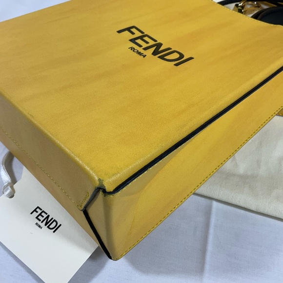 Fendi Medium Shopping Bag - Picture 9 of 16